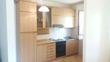 Appart'hÎtel, 2 chambres, terrasse | Coin cuisine privé | Grand réfrigérateur, plaque de cuisson