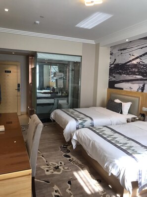 ファミリー ルーム | セーフティボックス (室内)、デスク、防音設備、WiFi (無料)