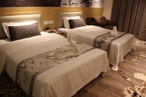 In-room safe, desk, soundproofing, free WiFi - St. Moritz Business Hotel (Phnom Penh)