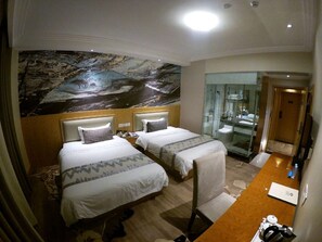 Deluxe Twin Room | In-room safe, desk, soundproofing, free WiFi - St. Moritz Business Hotel (Phnom Penh)