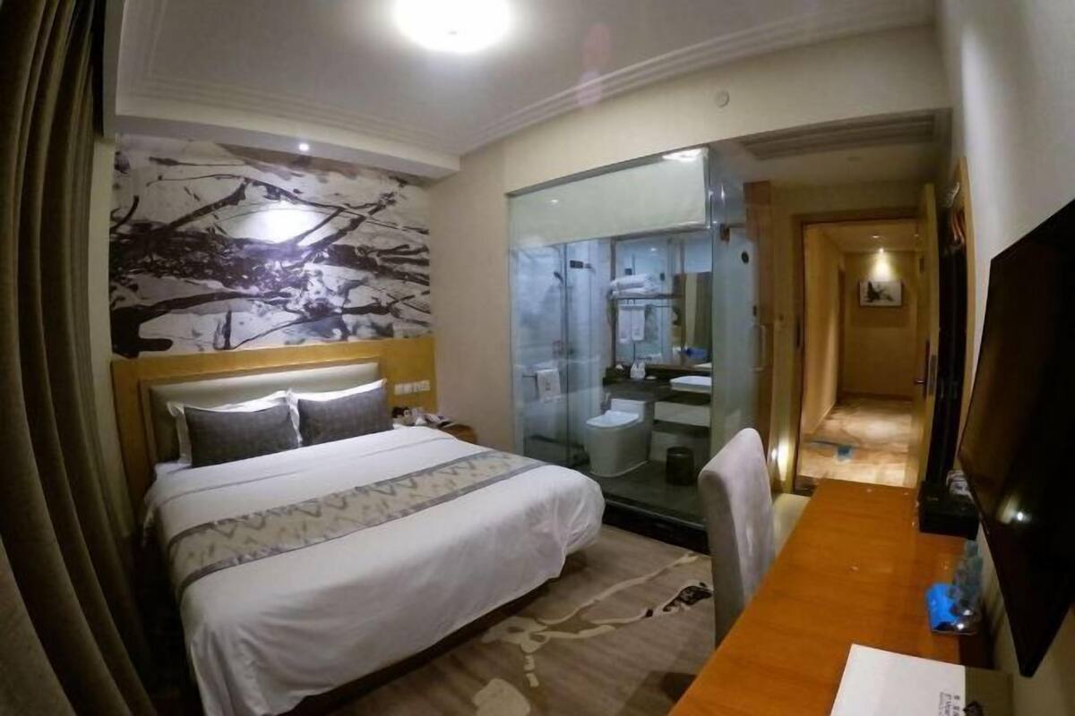 In-room safe, desk, soundproofing, WiFi (free)