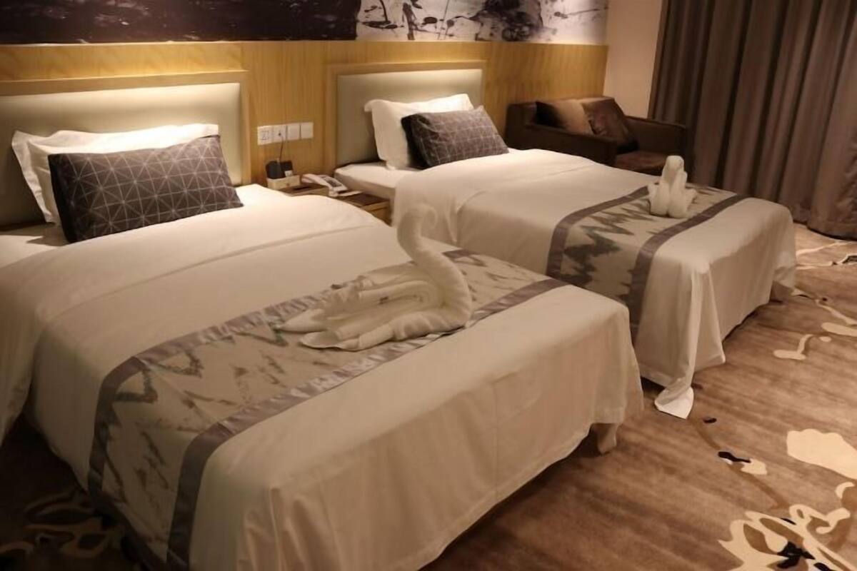 In-room safe, desk, soundproofing, WiFi (free)