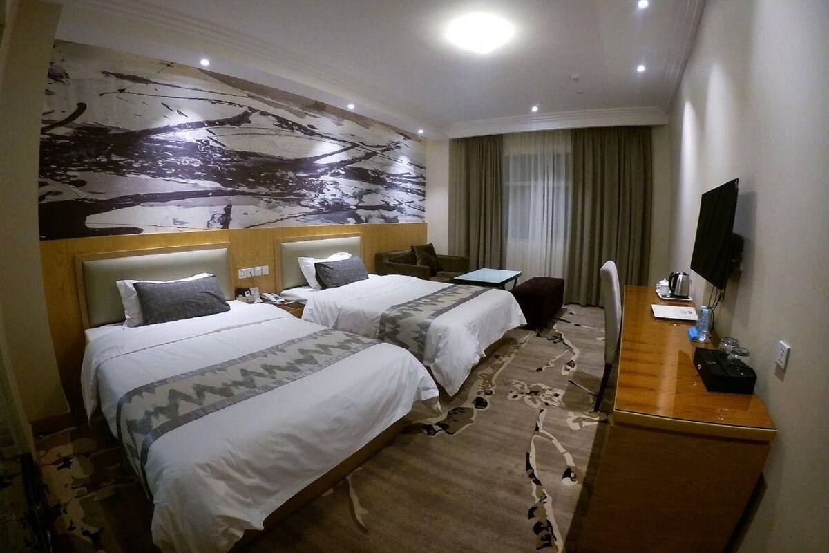 Family Room | In-room safe, desk, soundproofing, WiFi (free)
