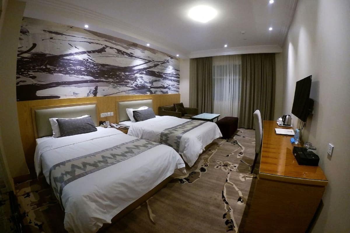 Family Room | In-room safe, desk, soundproofing, free WiFi