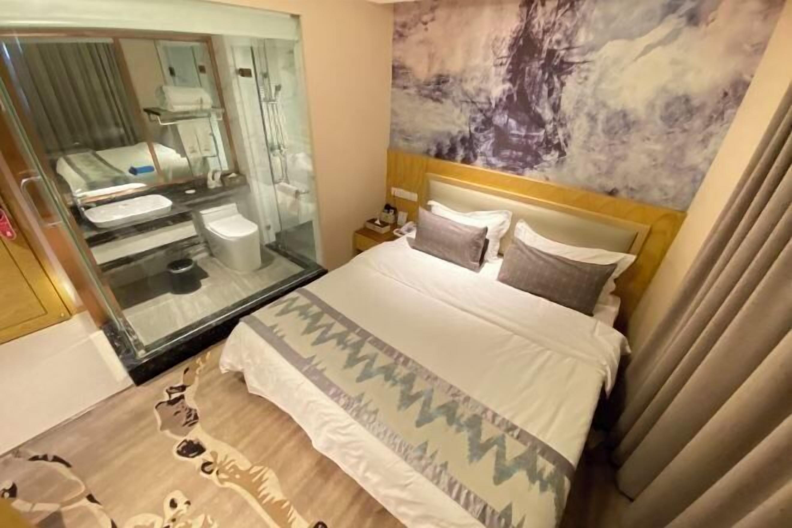 In-room safe, desk, soundproofing, free WiFi