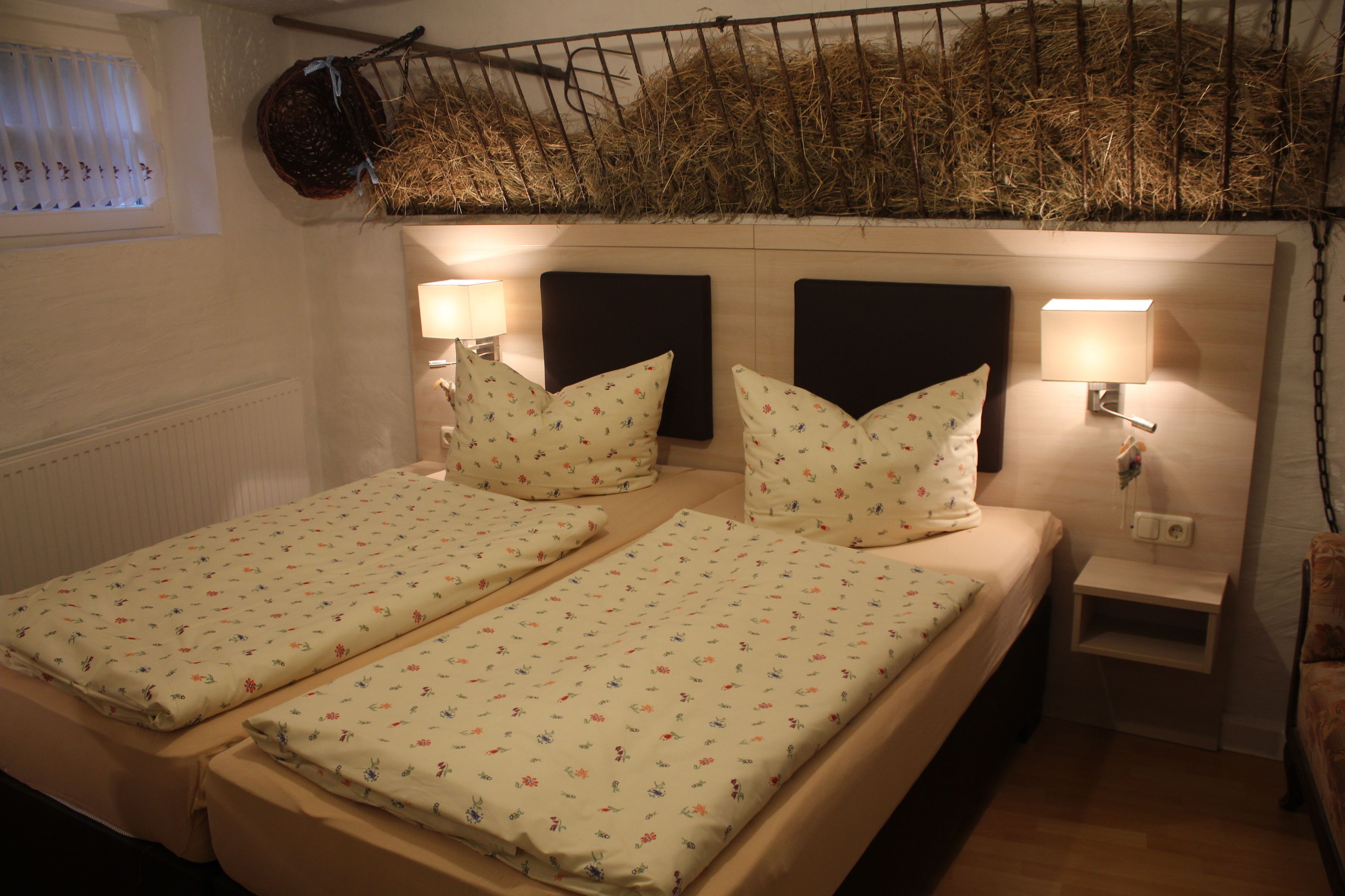 romantic double room, 1 double bed, non smoking | desk, blackout curtains, soundproofing, rollaway beds