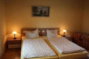 Standard Double Room, 1 Double Bed, Non Smoking | Desk, blackout curtains, soundproofing, rollaway beds - Landhotel Zum grünen Baum (Oelsnitz)