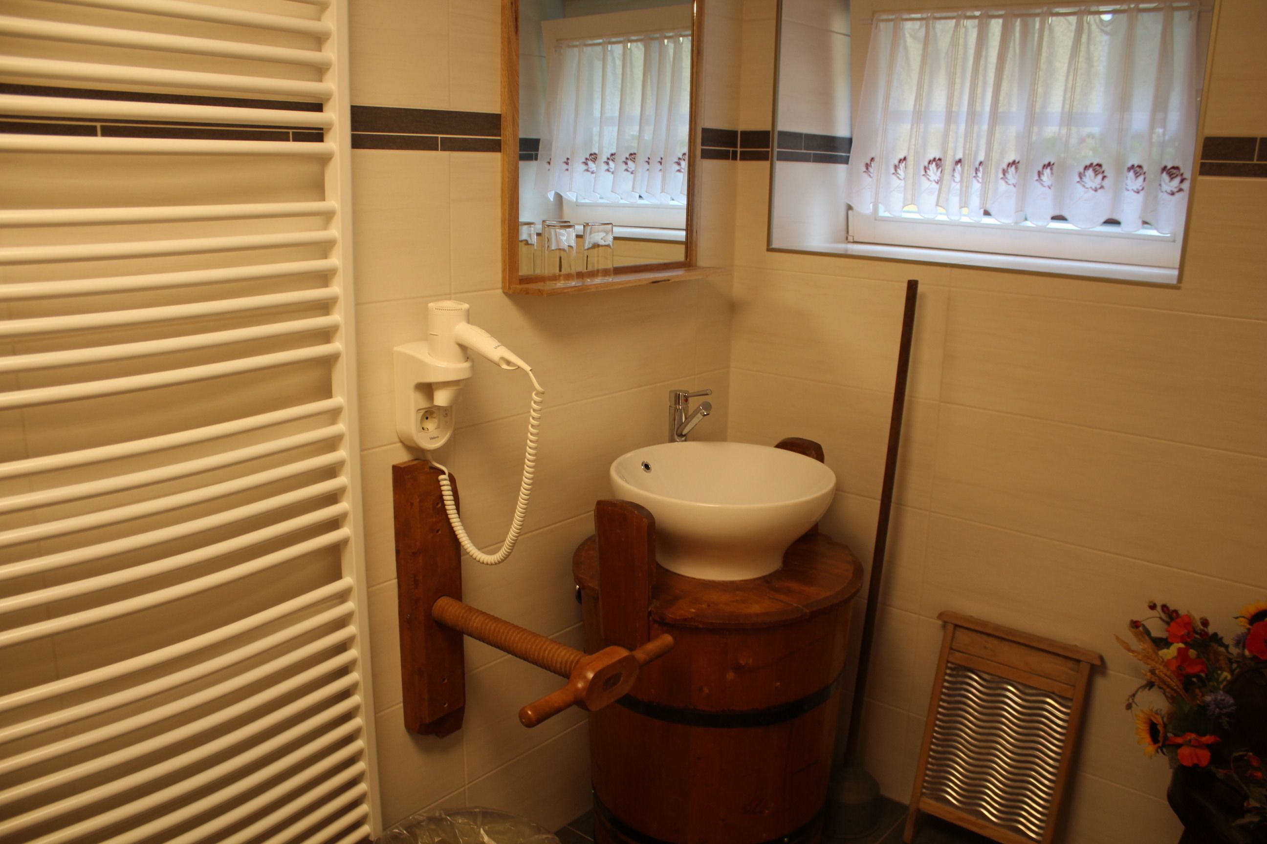 romantic double room, 1 double bed, non smoking | desk, blackout curtains, soundproofing, rollaway beds