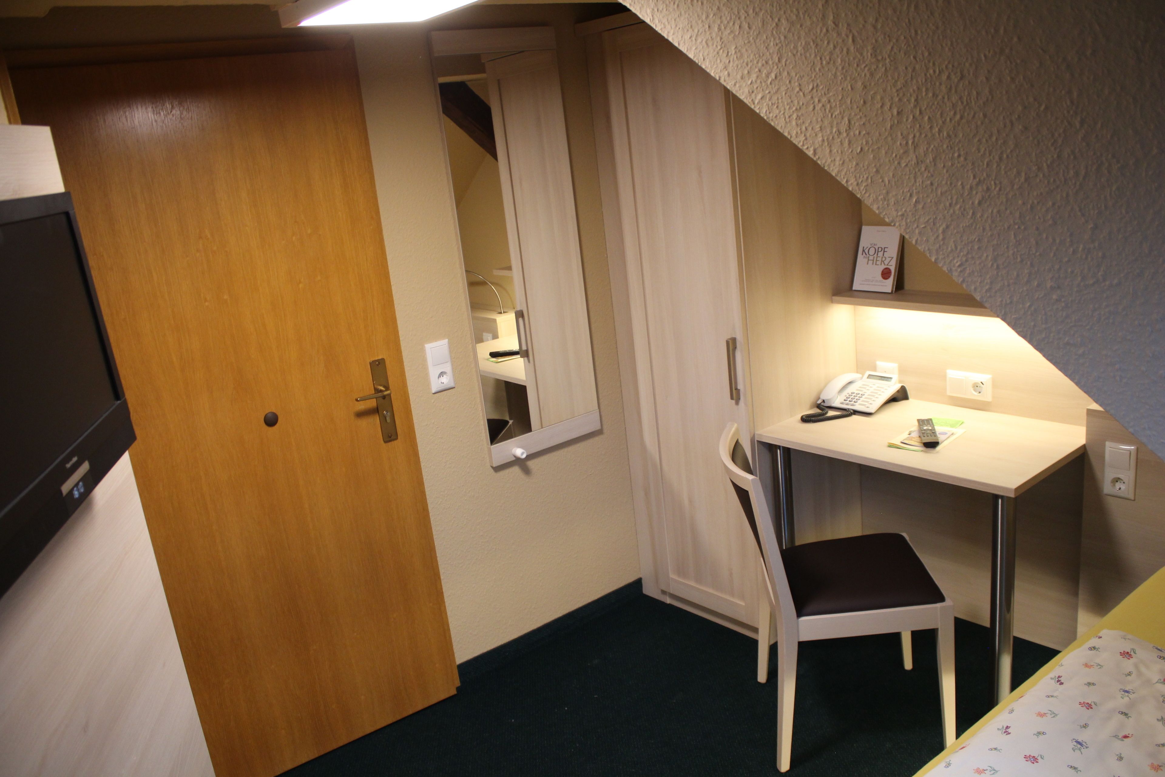 economy single room, 1 single bed, non smoking | desk, blackout curtains, soundproofing, rollaway beds