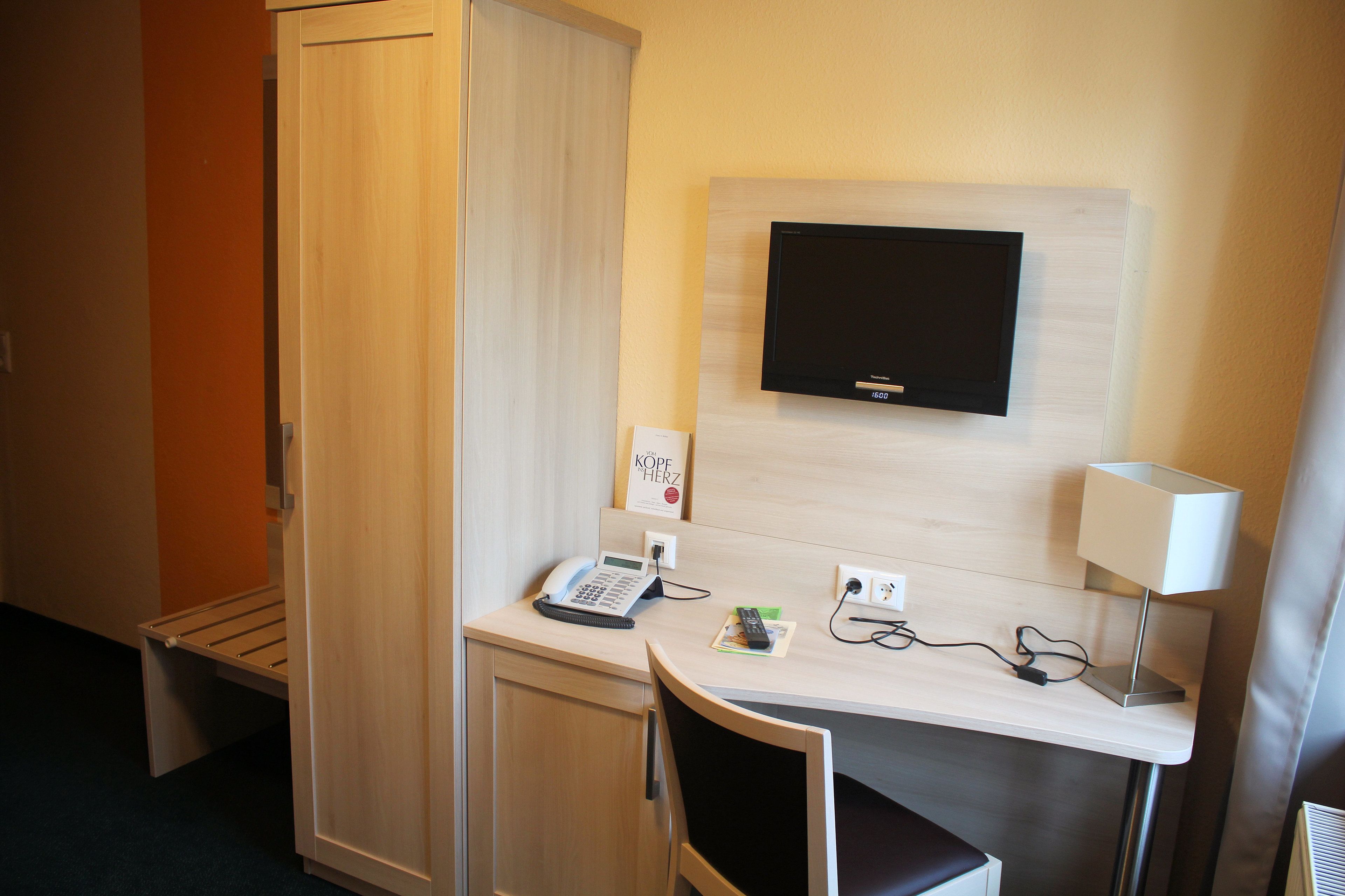 standard single room, 1 single bed, non smoking | desk, blackout curtains, soundproofing, rollaway beds