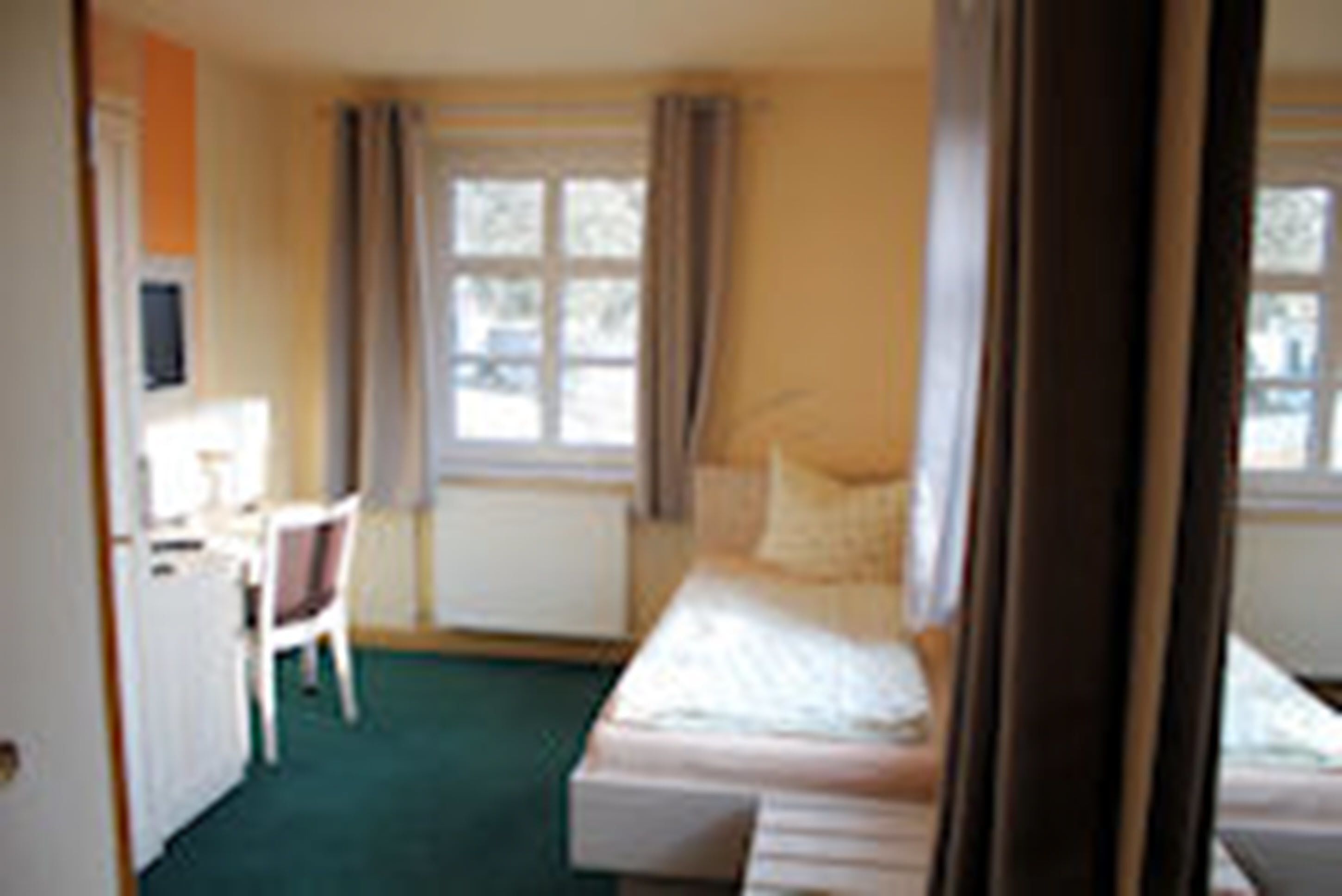 standard single room, 1 single bed, non smoking | desk, blackout curtains, soundproofing, rollaway beds