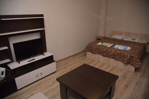 Standard Apartment, 1 Double Bed | Blackout drapes, soundproofing, iron/ironing board, free WiFi - Guest house Adele 1 (Sochi)