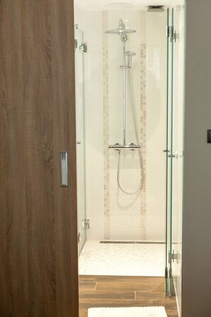 Bathroom shower - Hugo Hotel (Varna)