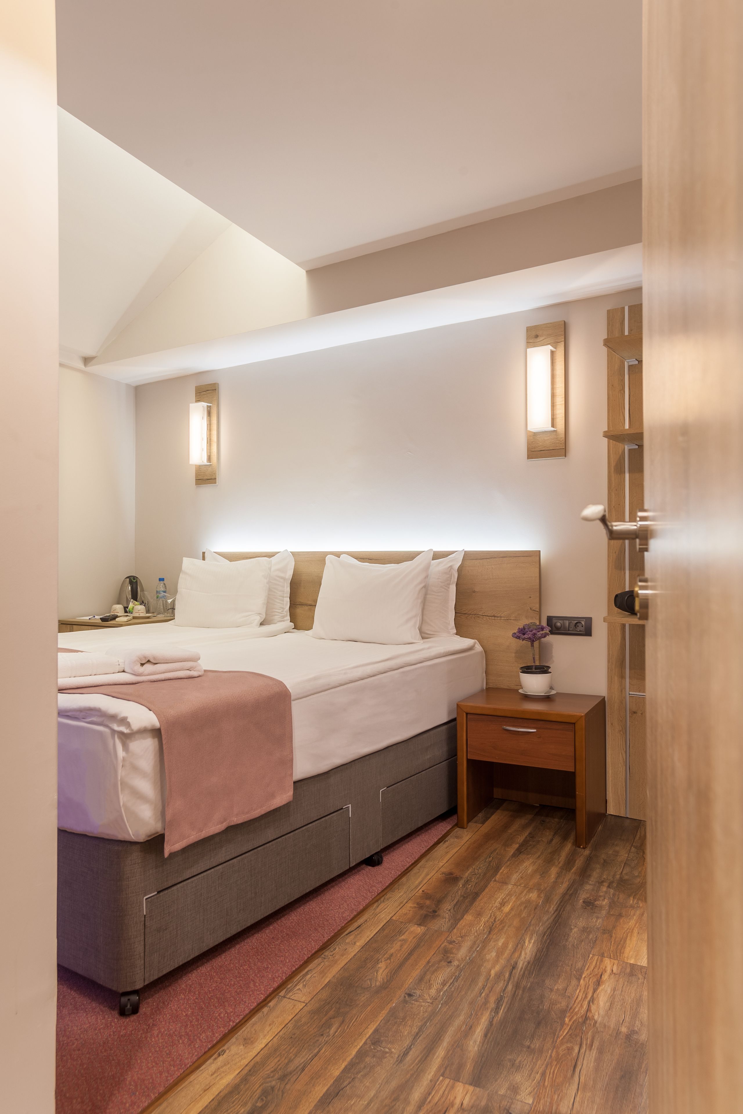 family room | minibar, iron/ironing board, free cots/infant beds, free wifi