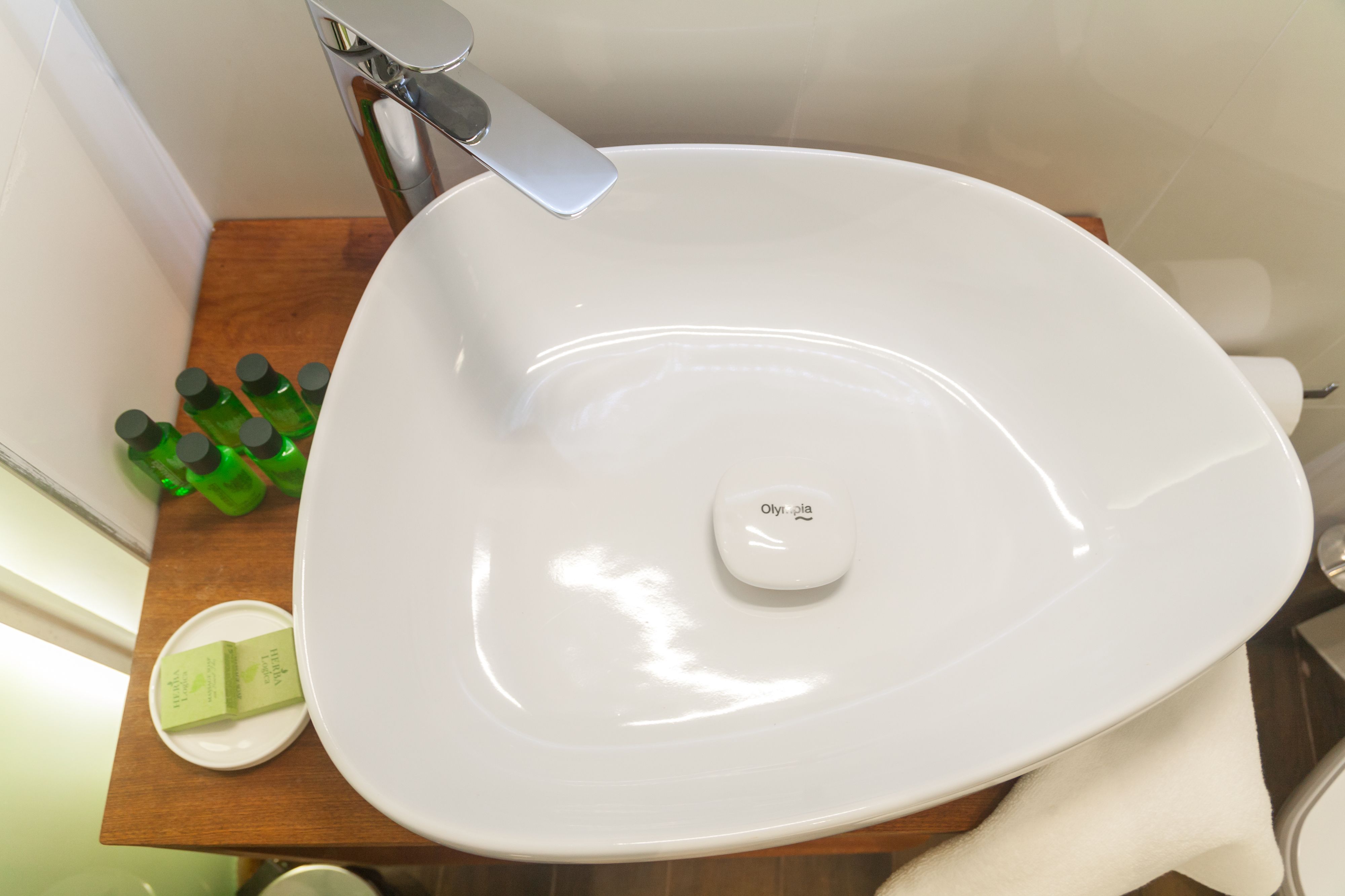 studio | bathroom amenities | shower, free toiletries, hair dryer, slippers