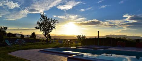 Bar en bord de piscine