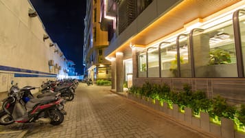 Façade de lâhĂ©bergement - soirĂ©e/nuit