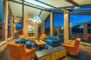 Mumanyu | Safe på rommet, individuelt dekorert, individuelt innredet og skrivebord