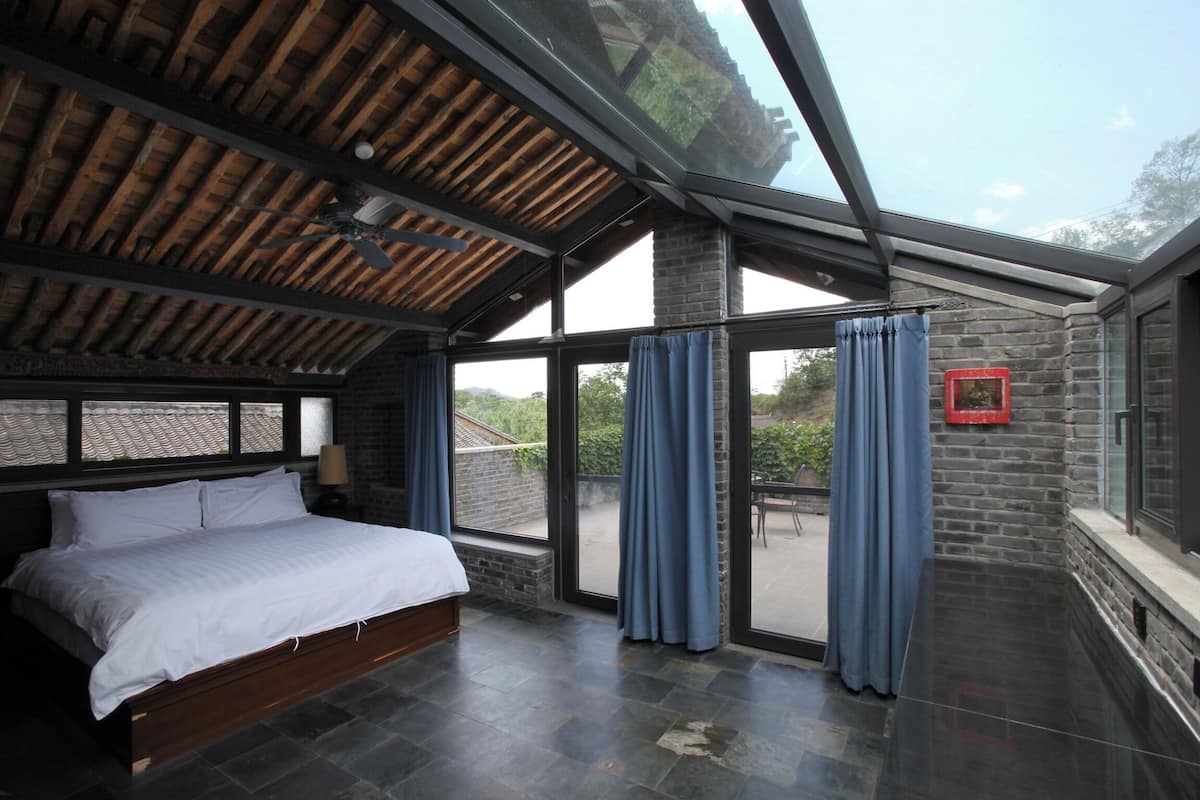 Red Door | 1 quarto, cofres nos quartos, individualmente decorados