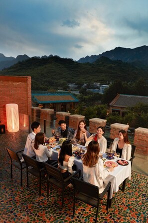 Outdoor banquet area - Brickyard Retreat at Mutianyu Great Wall (Huairou)