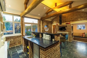 Signature Villa, Berbilang Katil, Non Smoking, Mountain View | Dapur peribadi | Cerek elektrik, tisu