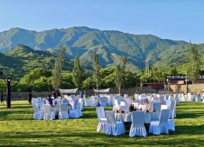 Outdoor banquet area - Brickyard Retreat at Mutianyu Great Wall (Huairou)