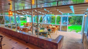 Outdoor dining - Zereniti House (Limuru)