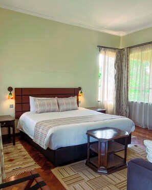 Deluxe Duplex, 1 Queen Bed, Balcony, Garden View