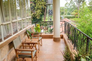 Quarto luxo, 1 cama Queen, vista para o jardim | Vista da sacada