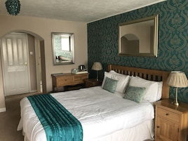 Tabla de planchar con plancha, cunas gratuitas y wifi gratis