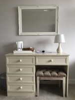 Single Room | Iron/ironing board, free cribs/infant beds, free WiFi, bed sheets