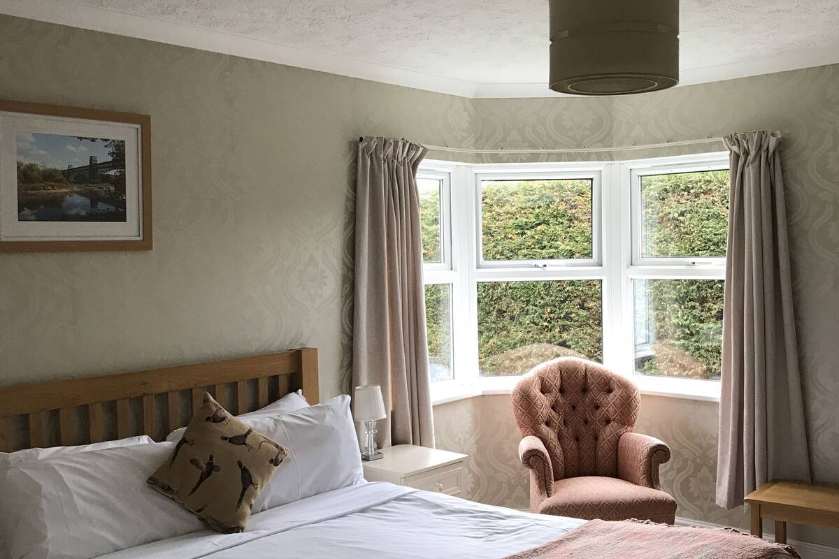 double room | iron/ironing board, free cots/infant beds, free wifi, bed sheets