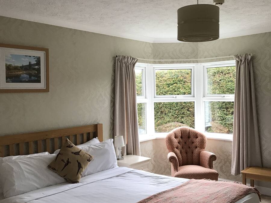 Double Room | Iron/ironing board, free cribs/infant beds, free WiFi, bed sheets