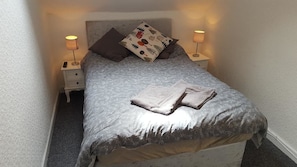 Basic Single Room (Small) | Free WiFi, bed sheets - Belfast Guesthouse (Belfast)