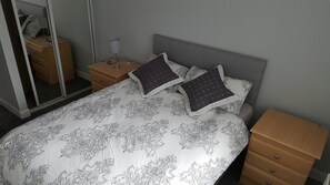 Economy Double Room (Budget) | WiFi (free) - Alexandra Park Guest House (Belfast)