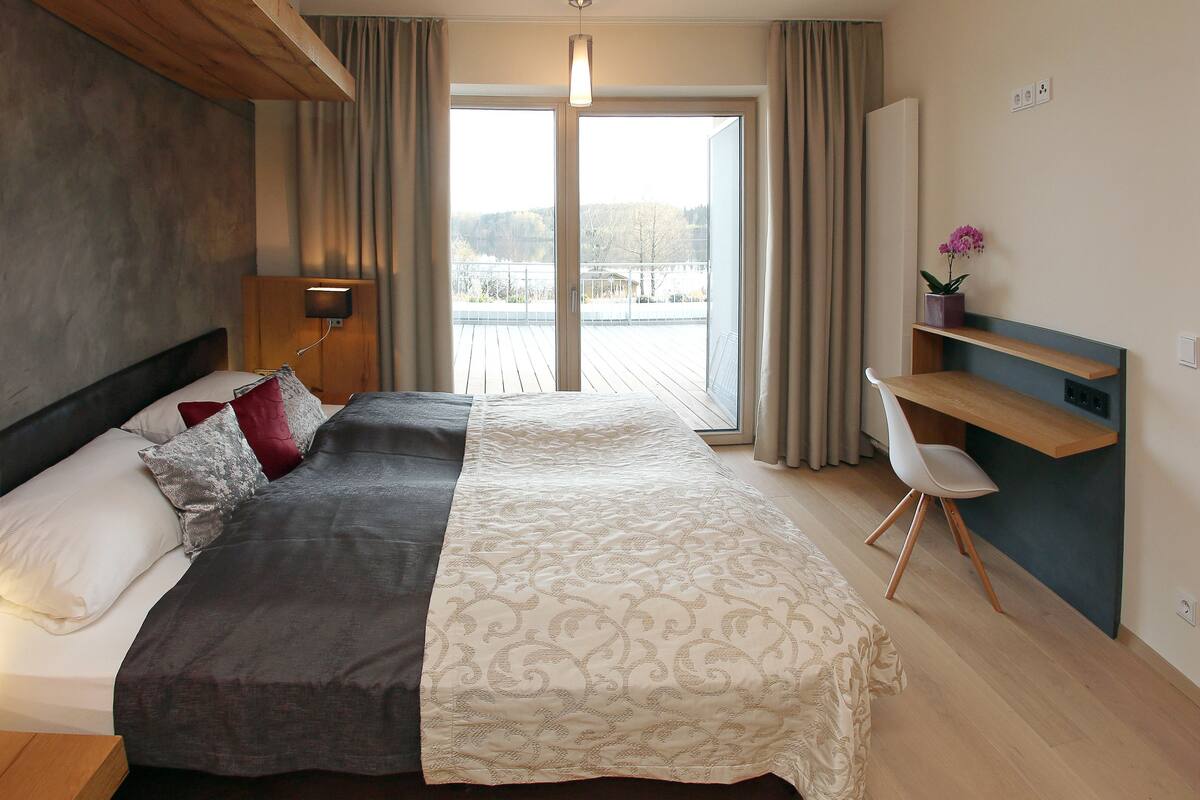 Apartment (Alpa-art) | In-room safe, blackout drapes, soundproofing, WiFi (free)