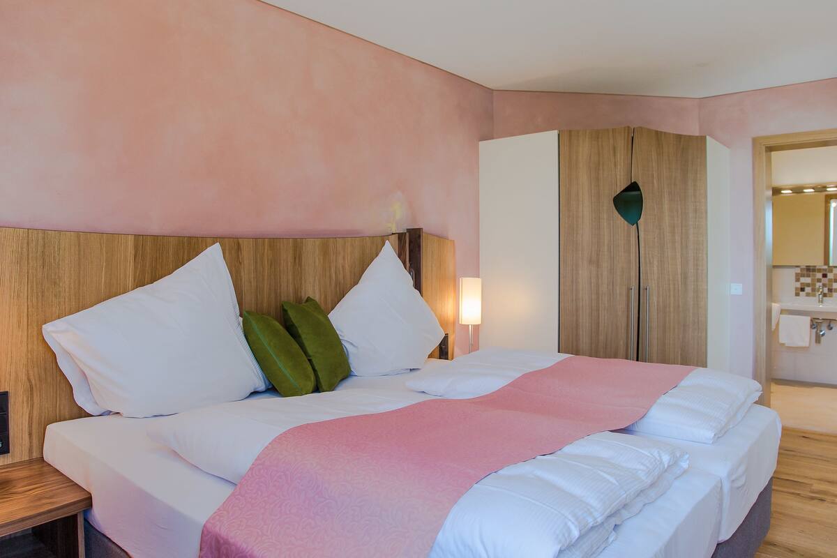 Apartment (Rosengarten) | In-room safe, blackout drapes, soundproofing, WiFi (free)