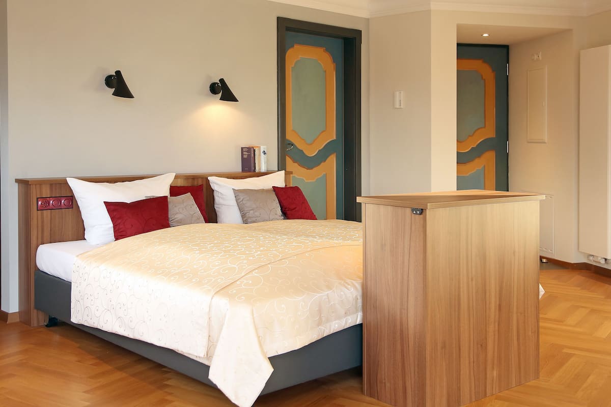 Apartment (See-Lodge) | In-room safe, blackout drapes, soundproofing, WiFi (free)