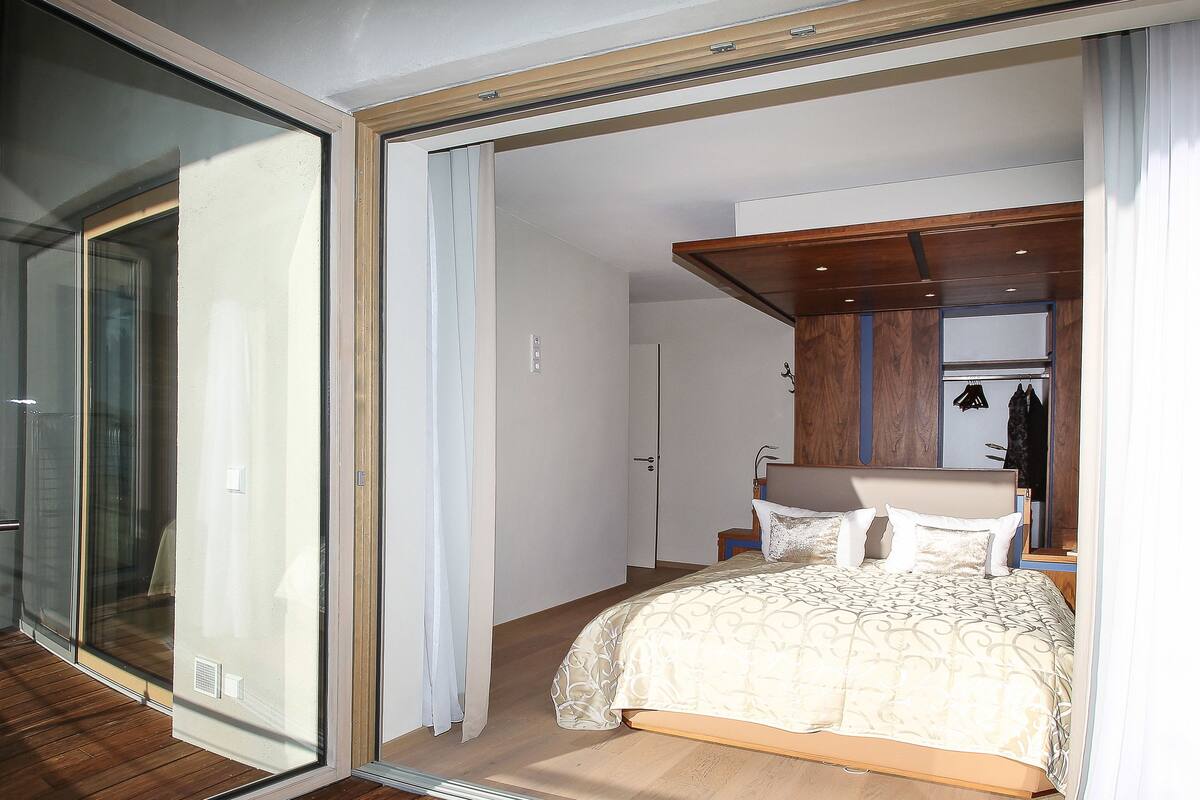 Apartment (Atmos) | In-room safe, blackout drapes, soundproofing, WiFi (free)