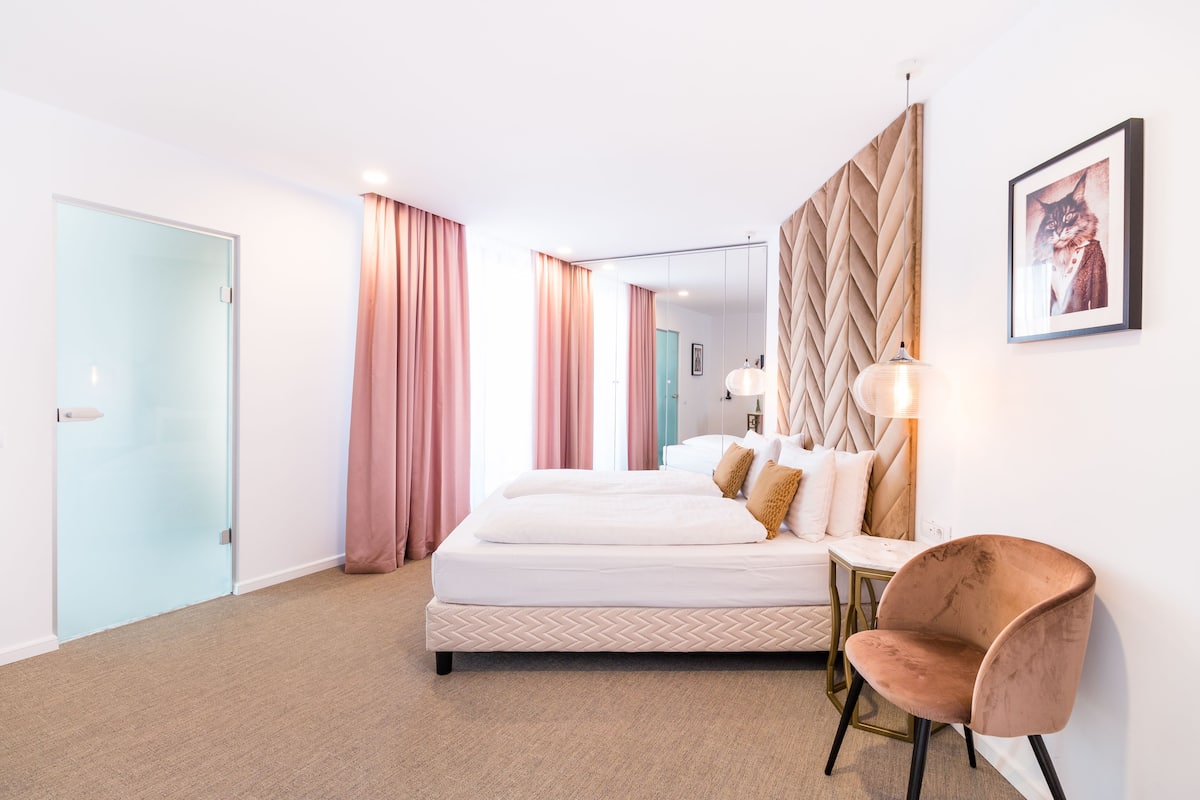 Superior Double Room | Minibar, in-room safe, desk, blackout curtains