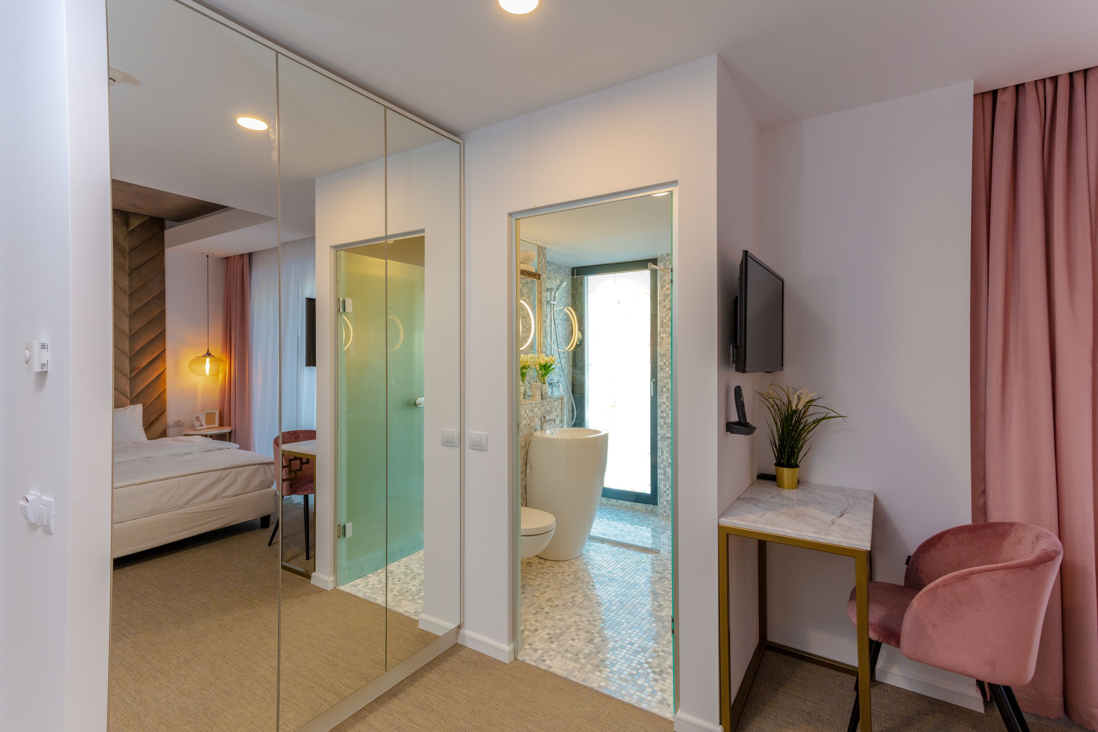 superior double room | bathroom | deep-soaking bathtub, free toiletries, hair dryer, bathrobes