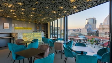 Petit déjeuner buffet (7.86 EUR par personne)