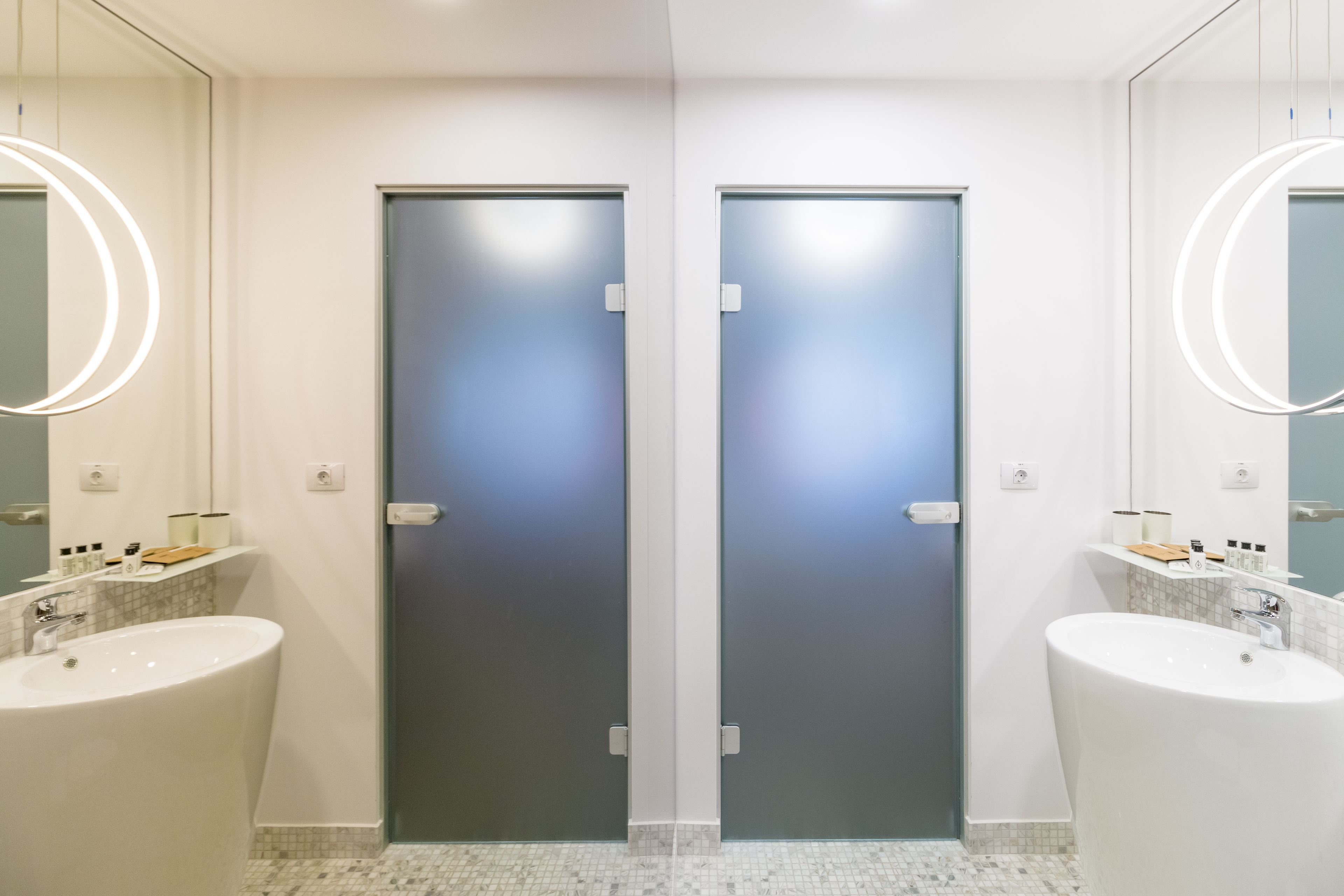 premier single room | bathroom | deep-soaking bathtub, free toiletries, hair dryer, bathrobes