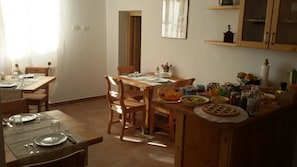 Free daily buffet breakfast - B&B Al Riparo (Finale Ligure)
