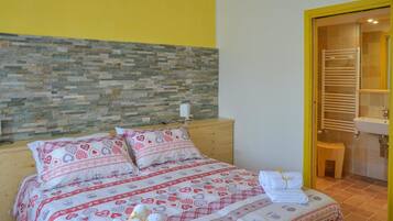 In-room safe, desk, free WiFi, bed sheets