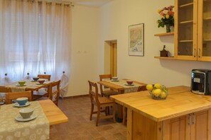 包含每日自助早餐