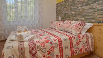 Double Room (Limone) | In-room safe, desk, free WiFi, bed sheets
