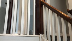A staircase with white railings and a wooden handrail. - Crumlin Road Guesthouse (Belfast)