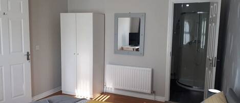 Chambre Double, salle de bains privée | Wi-Fi gratuit, draps fournis