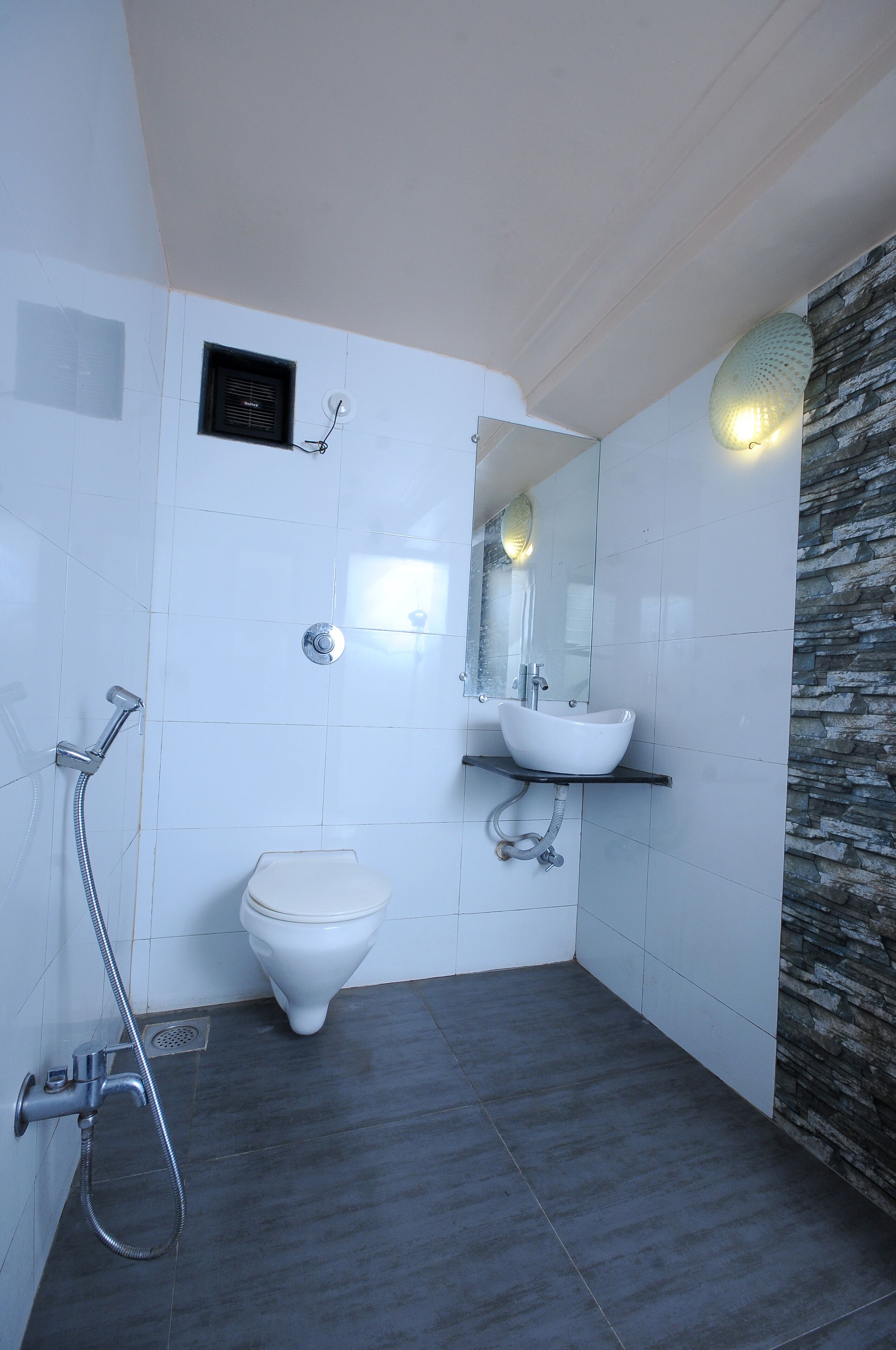 Camera | Bagno | Doccia, set di cortesia gratuito, pantofole, asciugamani